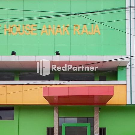 Guest House Anak Raja Pangkalan Bun Syariah Mitra Reddoorz エクステリア 写真
