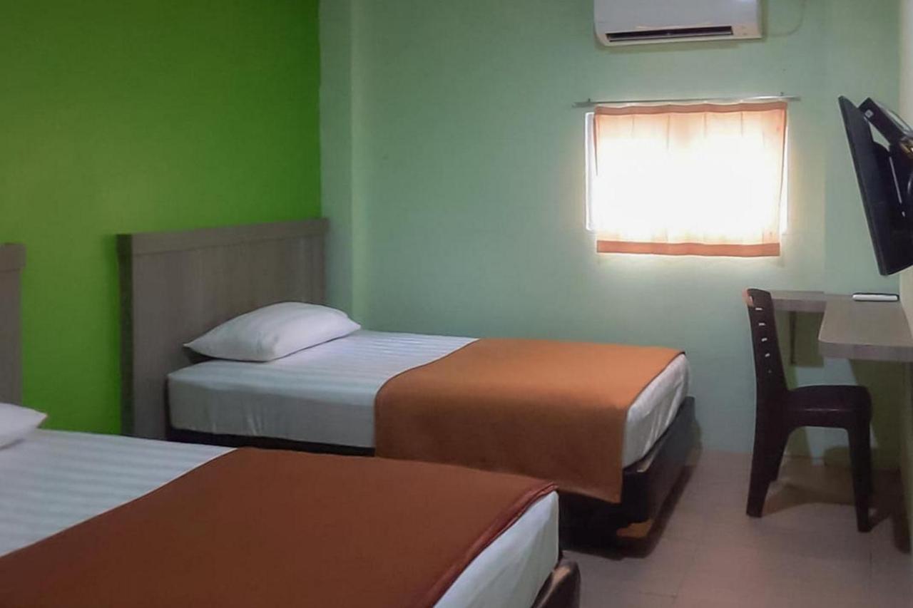 Guest House Anak Raja Pangkalan Bun Syariah Mitra Reddoorz エクステリア 写真